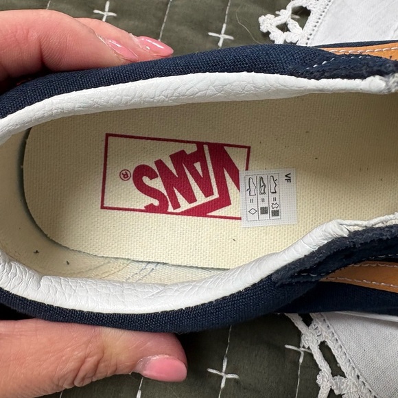 Vans Old Skool Navy Blue and Gold Size 6.5 Women NWT - Picture 5 of 6